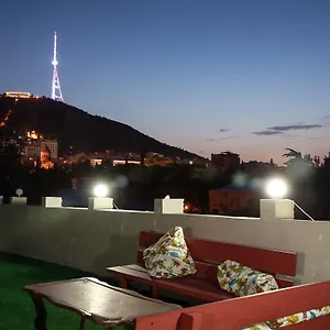 hostel-sky.alltbilisihotels.com/